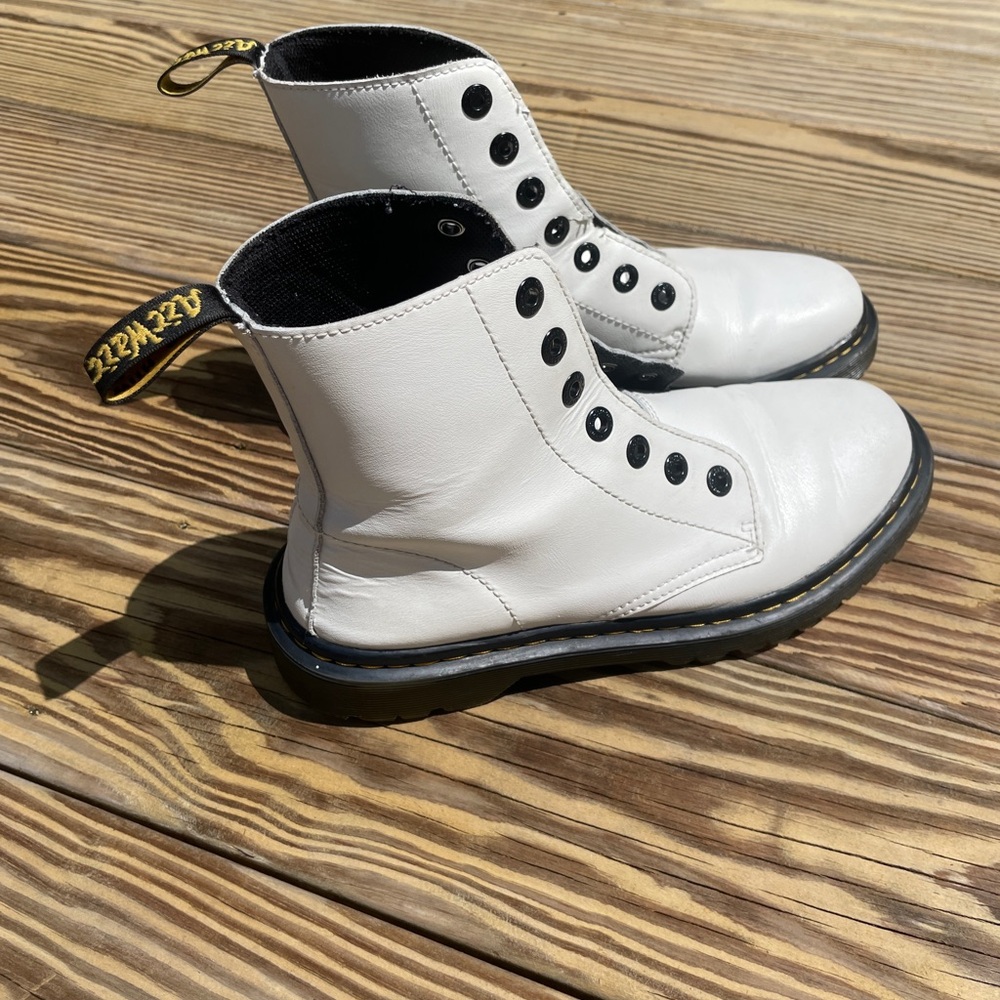 White Lace Up Dr. Martens Boots - Women’s Size 8 - Picture 2 of 9